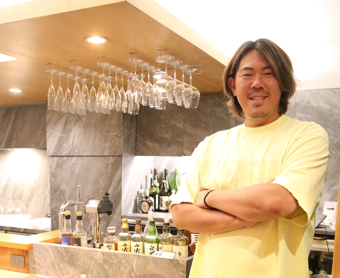 飲食店のオーナーとして第二の人生をスタートさせた山口俊さん＝東京都港区六本木