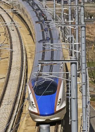 北陸新幹線＝３月、福井市内