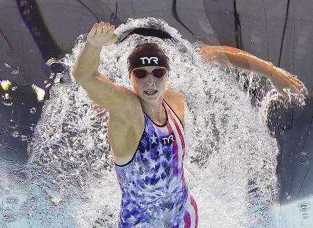 東京五輪の女子８００メートル自由形で優勝した米国のケイティ・レデッキー＝２０２１年７月、東京アクアティクスセンター