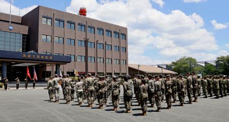 熊本市の陸上自衛隊健軍駐屯地で開かれた、陸自と米海兵隊による実動訓練「レゾリュート・ドラゴン」の開始式＝２８日午前
