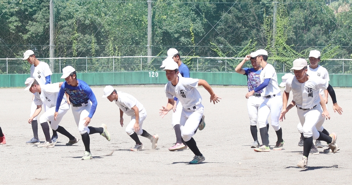 甲子園に向けて練習を再開した明豊ナイン＝明豊高野球場