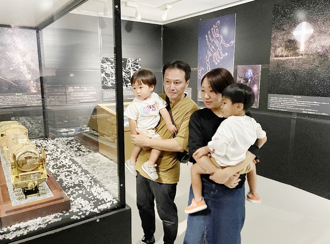 日田市で企画展「銀河鉄道の夜を彩る石たち」 宮沢賢治の作品