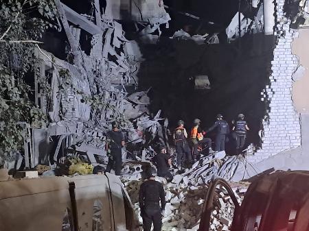 ロシア軍の攻撃で破壊されたウクライナ南部クリブイリフのホテル＝２６日（ドニエプロペトロフスク州提供、ゲッティ＝共同）