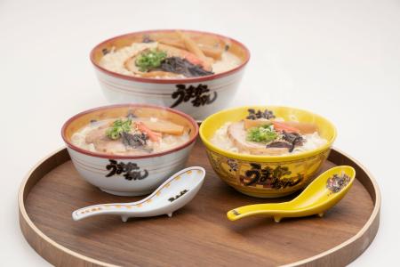 ハウス食品の袋入り即席麺「うまかっちゃん」の誕生４５周年を記念した特製どんぶり（同社提供）