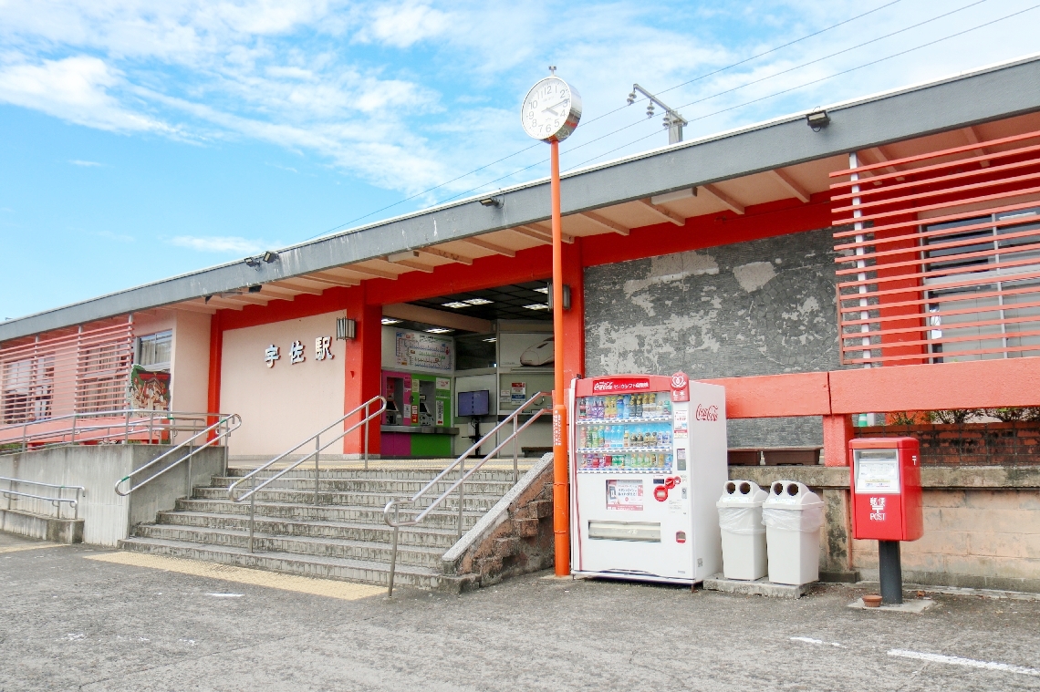 第１段階として来年秋までに駅舎待合室などを改修するＪＲ宇佐駅＝宇佐市岩崎