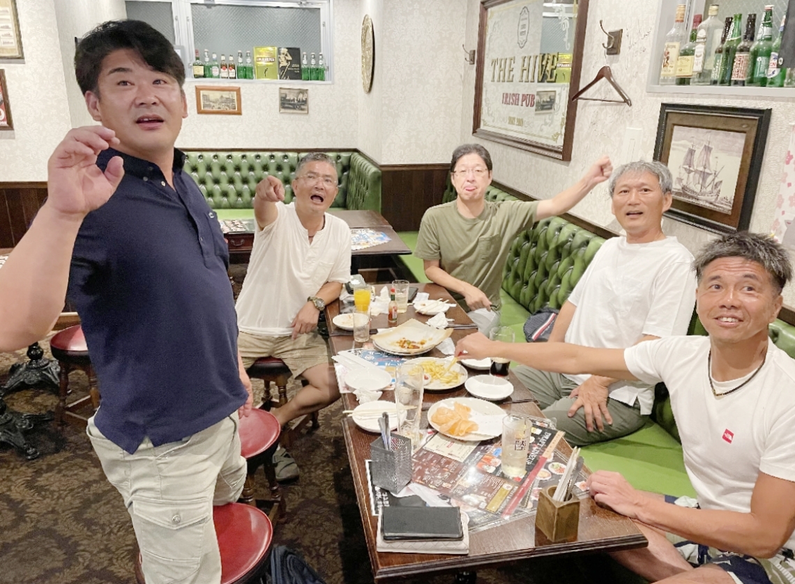 広島・常広のデビュー戦を見守る大分舞鶴高野球部のＯＢたち
