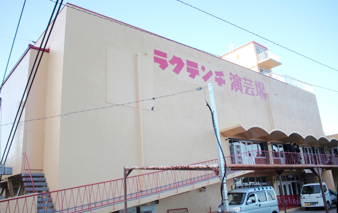 リニューアルオープンする別府ラクテンチの演芸場＝別府市