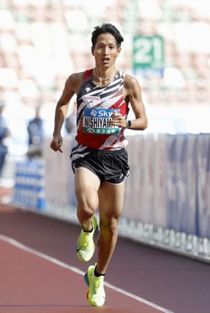 東京レガシーハーフマラソン男子で８位の西山雄介＝国立競技場