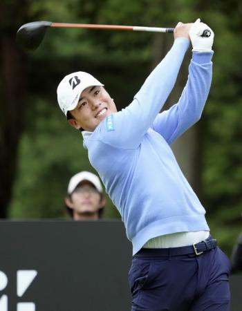 第２日、１１番でティーショットを放つ清水大成。通算７アンダーで９位＝習志野ＣＣ