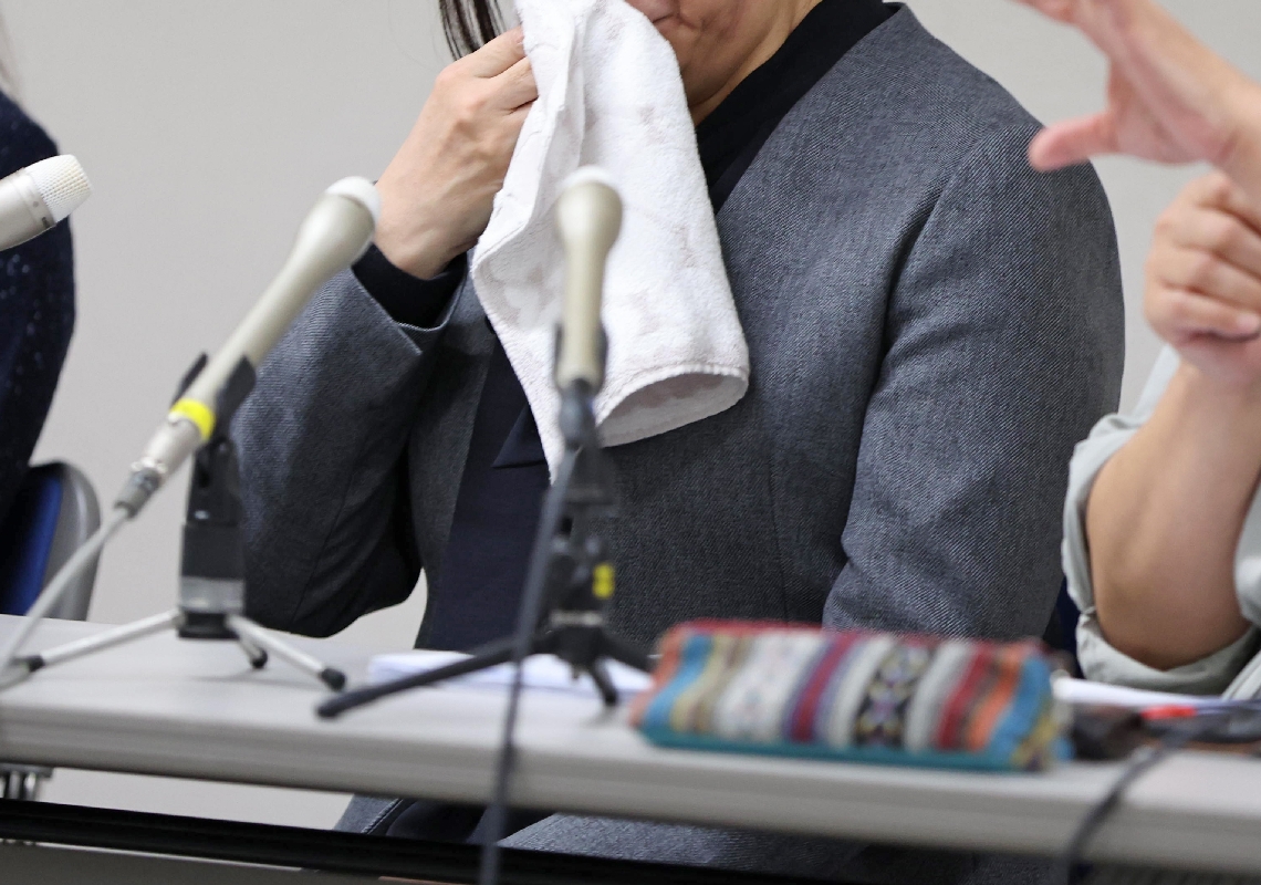 初公判を終えて会見した時速１９４キロ交通死亡事故の遺族＝５日、大分市中島西