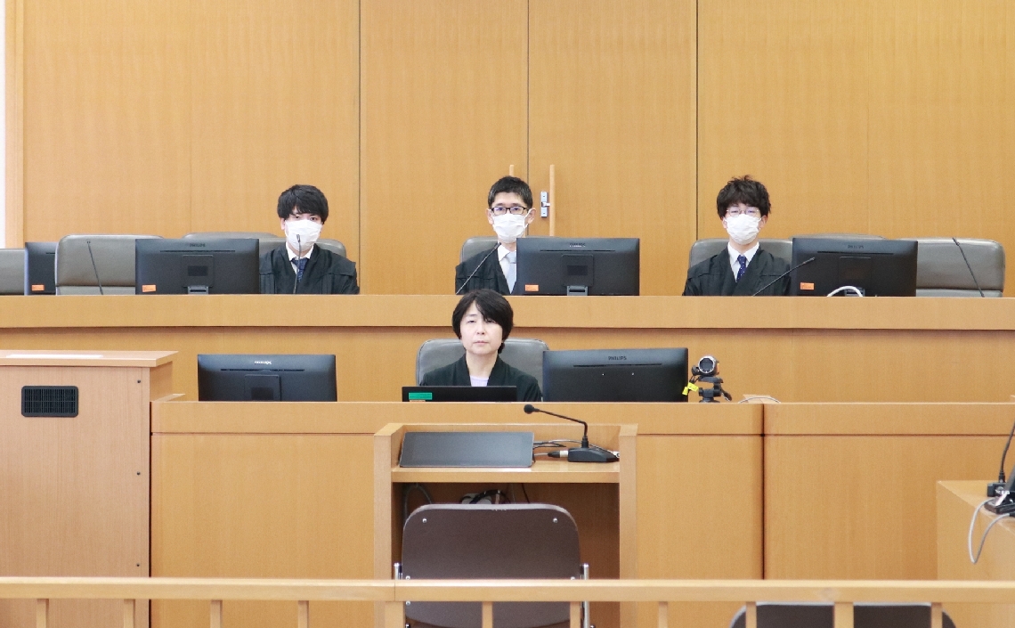 プロドライバーが証人尋問を受けた大分地裁の法廷＝８日、大分市荷揚町