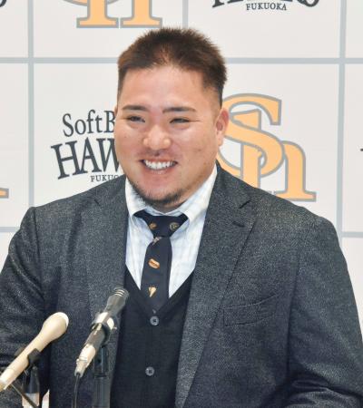 契約更改交渉を終え、記者会見するソフトバンク・山川＝２２日、みずほペイペイドーム