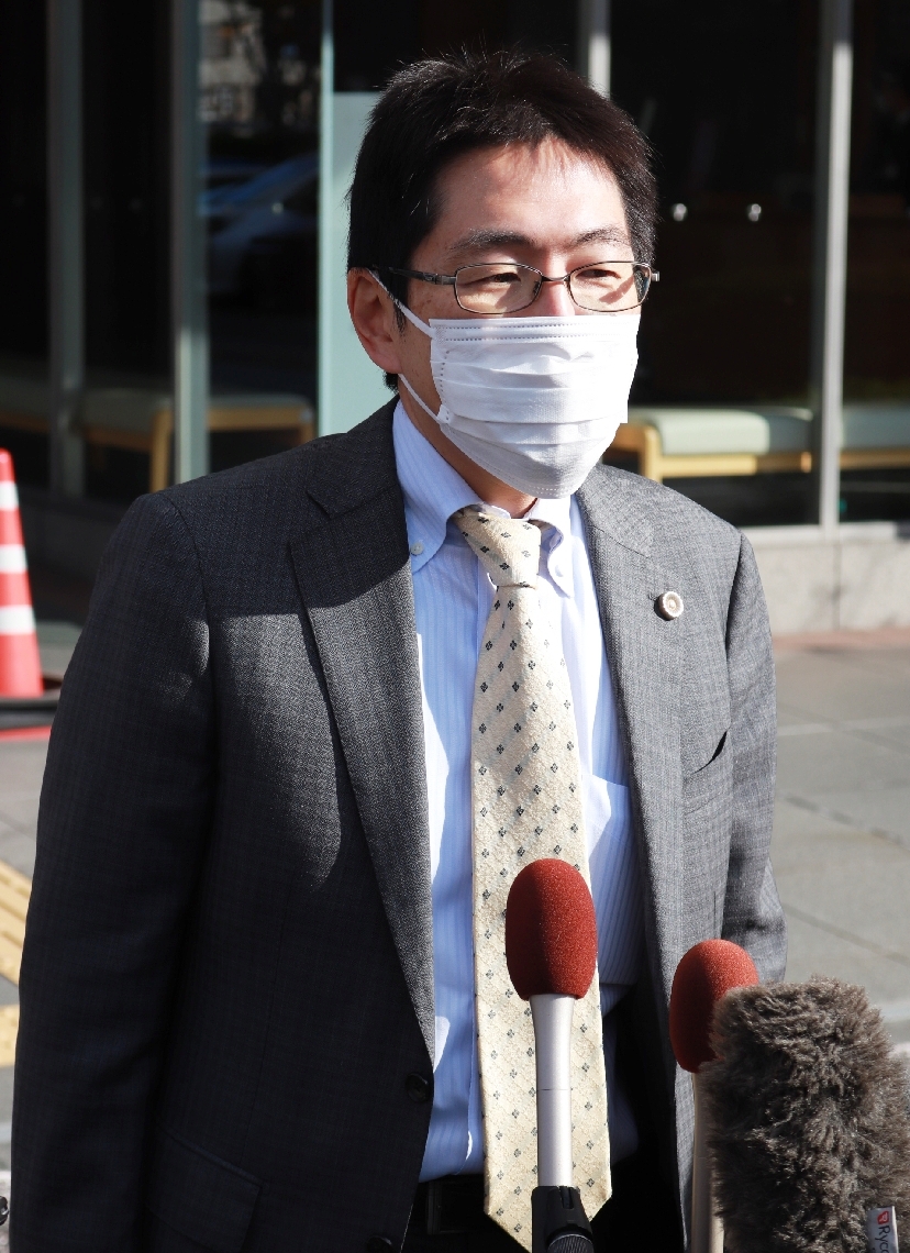 控訴を求める意見書を大分地検に提出した遺族側代理人の森脇宏弁護士＝４日、大分市荷揚町
