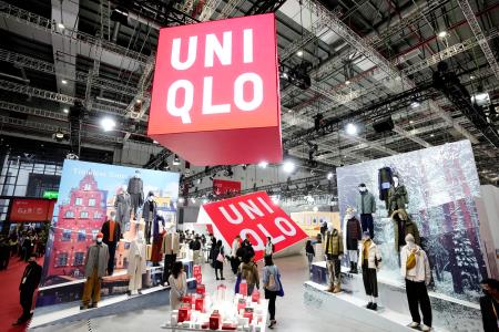 「中国国際輸入博覧会」に出展したユニクロのブース＝１１月、中国・上海（共同）