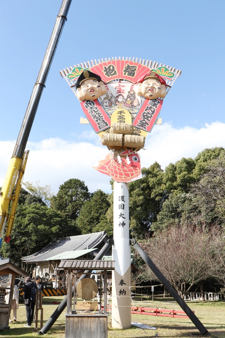 高さ１２㍍の大熊手