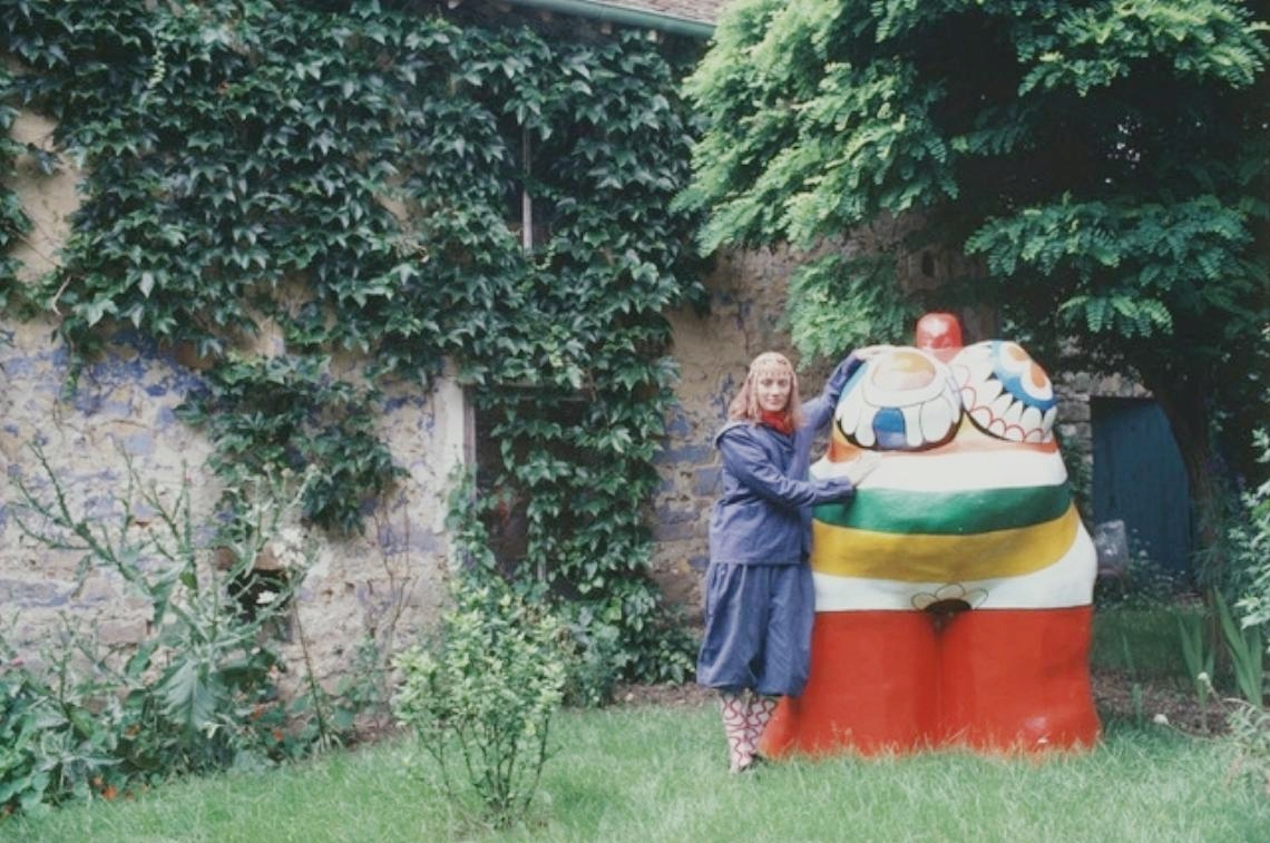 「Ｖｉｖａ　Ｎｉｋｉ　タロット・ガーデンへの道」の一場面（ⓒ２０２４　Ｎｉｋｉ　Ｆｉｌｍ　Ｐｒｏｊｅｃｔ　Ａｌｌ　Ｒｉｇｈｔｓ　Ｒｅｓｅｒｖｅｄ．　ⓒ撮影　松本路子）