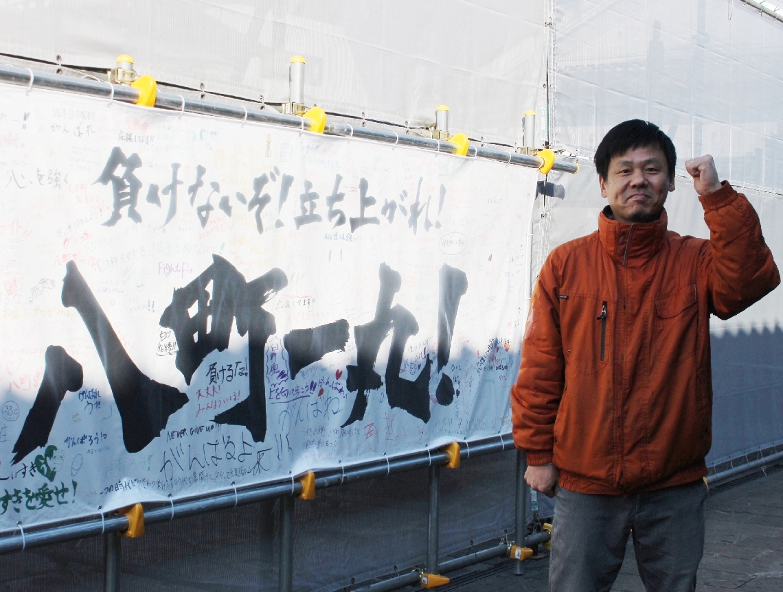 「うすき復興バザール」の来場を呼びかける平林真一さん＝臼杵市臼杵