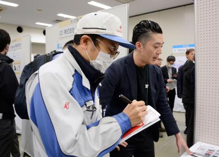 トヨタグループや取引先企業に国内外のスタートアップの新事業や新技術を紹介する展示商談会＝２３日午前、愛知県豊田市