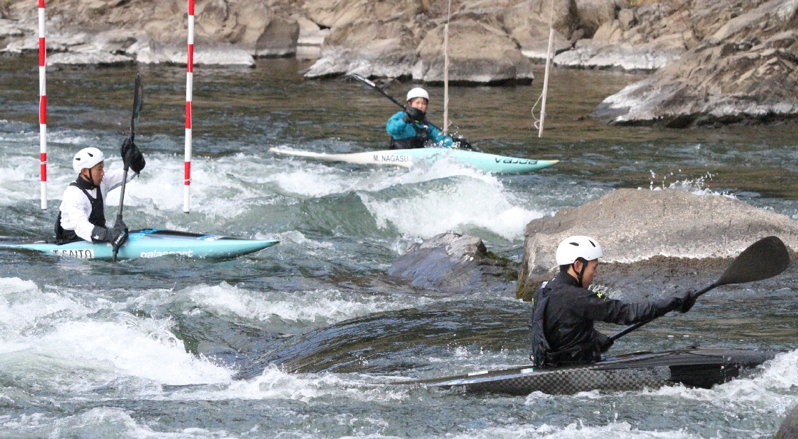 真剣な表情で練習に臨む選手