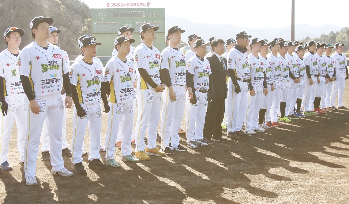 ２０２５シーズンの開幕を前に臼杵でキャンプインした選手たち