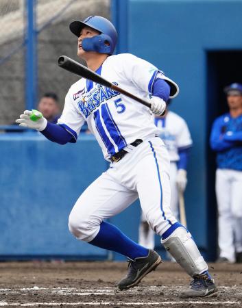 ロッテとの練習試合で２ランを放つＤｅＮＡ・松尾＝宜野湾