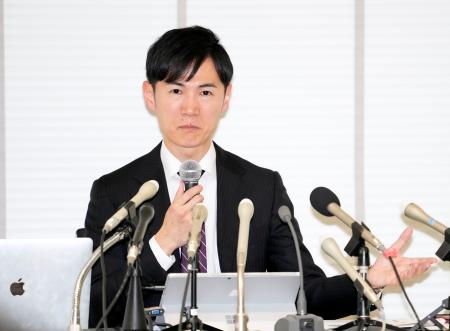 記者会見する石丸伸二氏＝２６日午後、東京都港区