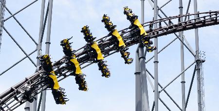 ジェットコースター「ええじゃないか」（富士急ハイランドのホームページから）