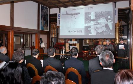 東京大空襲の朝鮮人犠牲者を追悼する会で行われた朗読劇＝１日午後、東京都東村山市