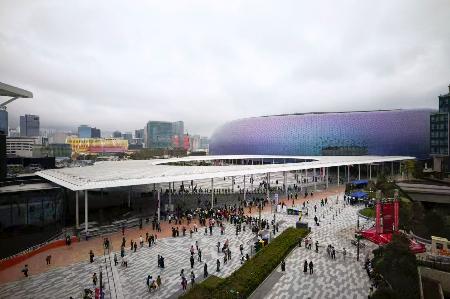 香港・九竜半島の旧啓徳空港跡地に整備された大型複合施設「啓徳体育園」＝１日（共同）