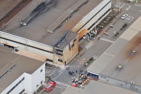 ３人が死傷した爆発事故が起きたトヨタ自動車系部品メーカー「中央発条」藤岡工場＝６日午前１０時２５分、愛知県豊田市（共同通信社ヘリから）
