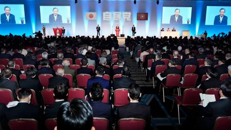 東京都内で開かれた第９２回自民党大会＝９日午前