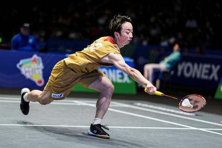 男子シングルス１回戦でプレーする田中湧士＝バーミンガム（ゲッティ＝共同）