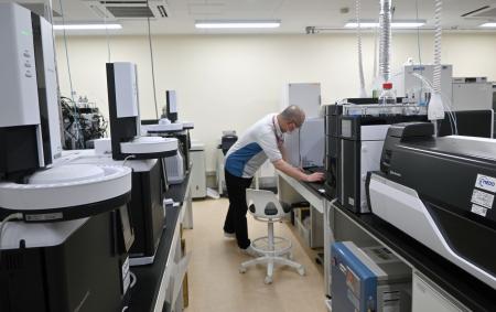 島津製作所が開所した「バイオものづくり」の事業所＝１８日午前、神戸市中央区
