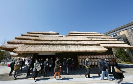 大阪・関西万博で小山薫堂さんが出展するパビリオン「ＥＡＲＴＨ　ＭＡＲＴ」＝１８日午後、大阪市此花区