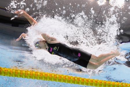 女子２００メートル個人メドレー決勝　成田実生のバタフライ＝東京アクアティクスセンター