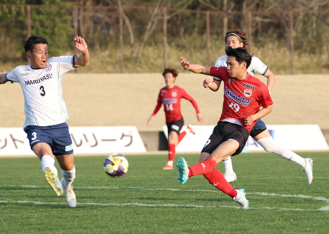 後半２２分、シュートを決める大分の矢野（２９）