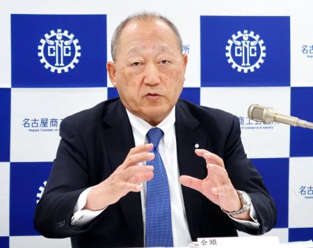記者会見する名古屋商工会議所の嶋尾正会頭＝２６日午後、名古屋市