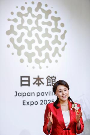 大阪・関西万博の「日本館」開館式を終え、取材に応じる名誉館長の藤原紀香さん＝２９日午後、大阪市此花区の夢洲