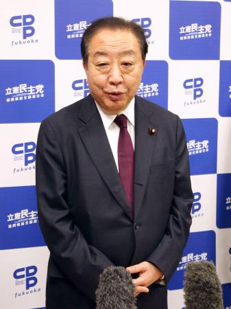 取材に応じる立憲民主党の野田代表＝２９日午後、福岡市