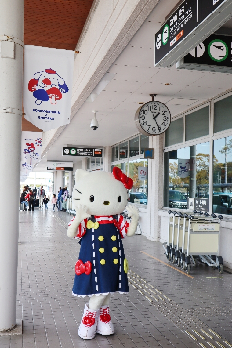 サンリオのキャラクターで装飾された大分ハローキティ空港