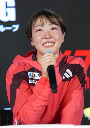 記者会見する、陸上女子１００メートル障害で元日本記録保持者の寺田明日香＝１５日、東京都内