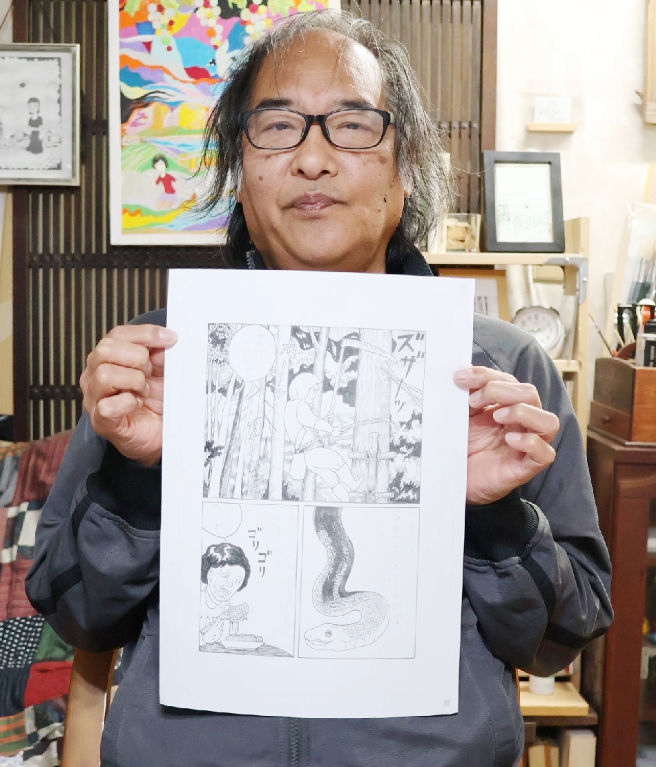 日田市大鶴地区を舞台にした漫画を連載する漫画家辻村信也さん＝日田市大鶴本町