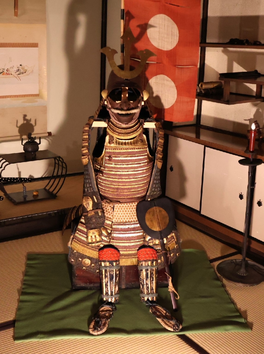 豊臣秀長が着用したとされるよろいも展示