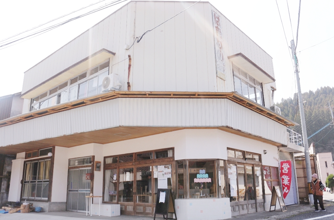 旧靴店だった建物を改修した「中津みらい義塾」の交流ハウス