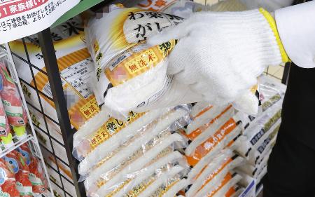 スーパーの店頭に並ぶ備蓄米＝３月、東京都内（画像の一部を加工しています）