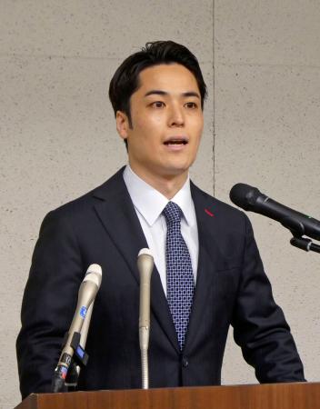 記者会見する中田フィッシュ氏＝１日午後、東京都渋谷区