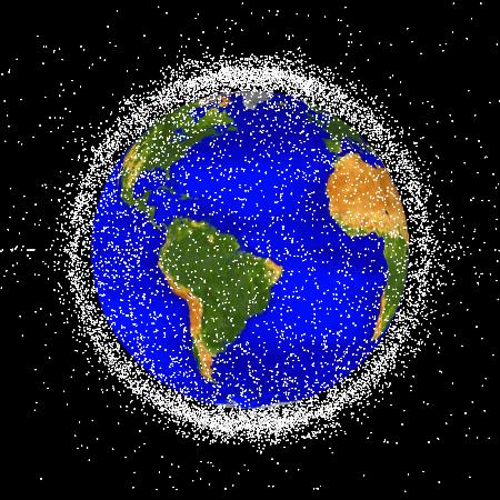 高度２千キロ以下を漂う宇宙ごみのイメージ（ＮＡＳＡ提供）
