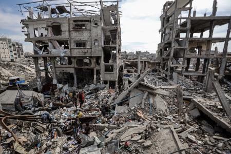 イスラエル軍の攻撃で破壊された建物＝１５日、ガザ北部ガザ市（ゲッティ＝共同）