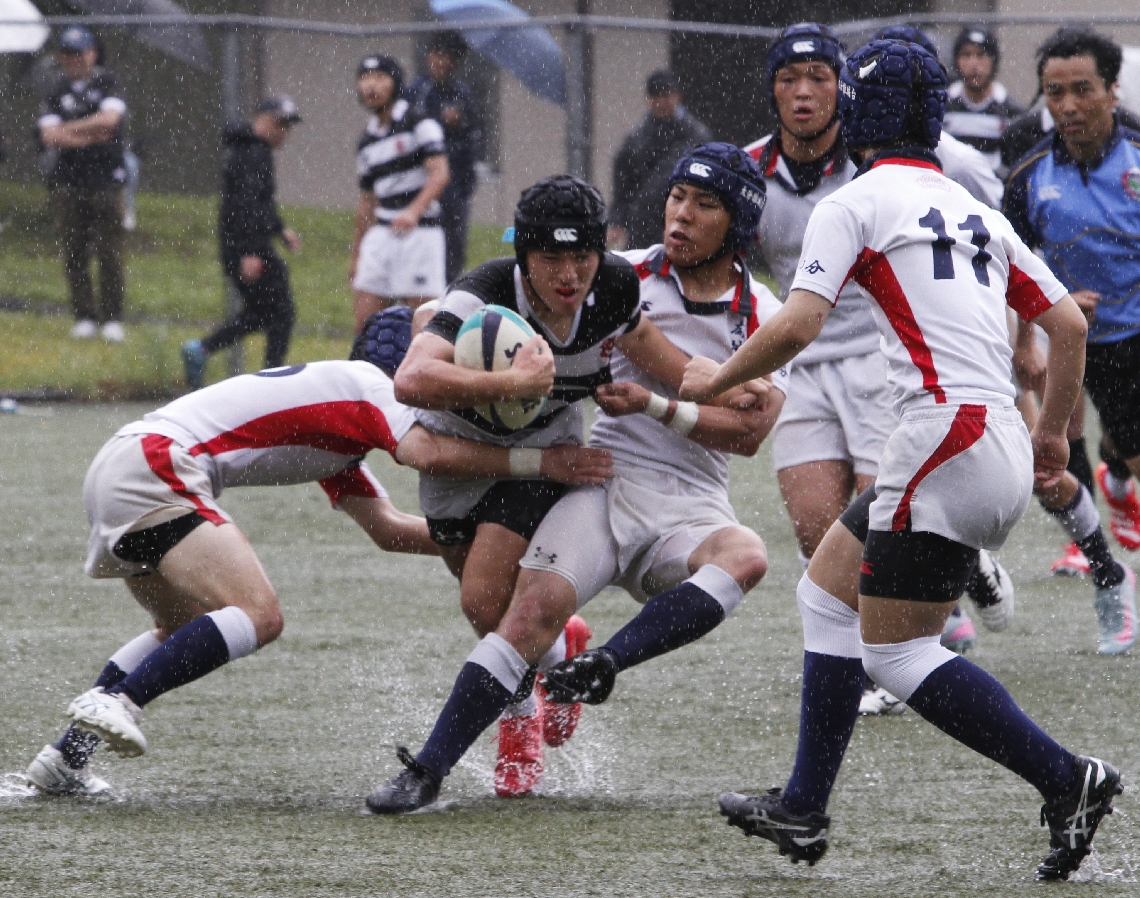 【１回戦・上野丘―雄城台】突破を図る上野丘（中央）