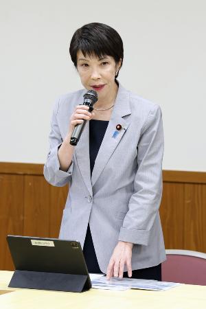 自民党の会合で発言する高市氏＝３月、東京・永田町の党本部